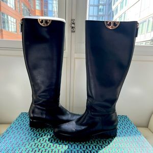 TORY BURCH Black leather knee high boots w/ logo hardware. Size 8.Good condition
